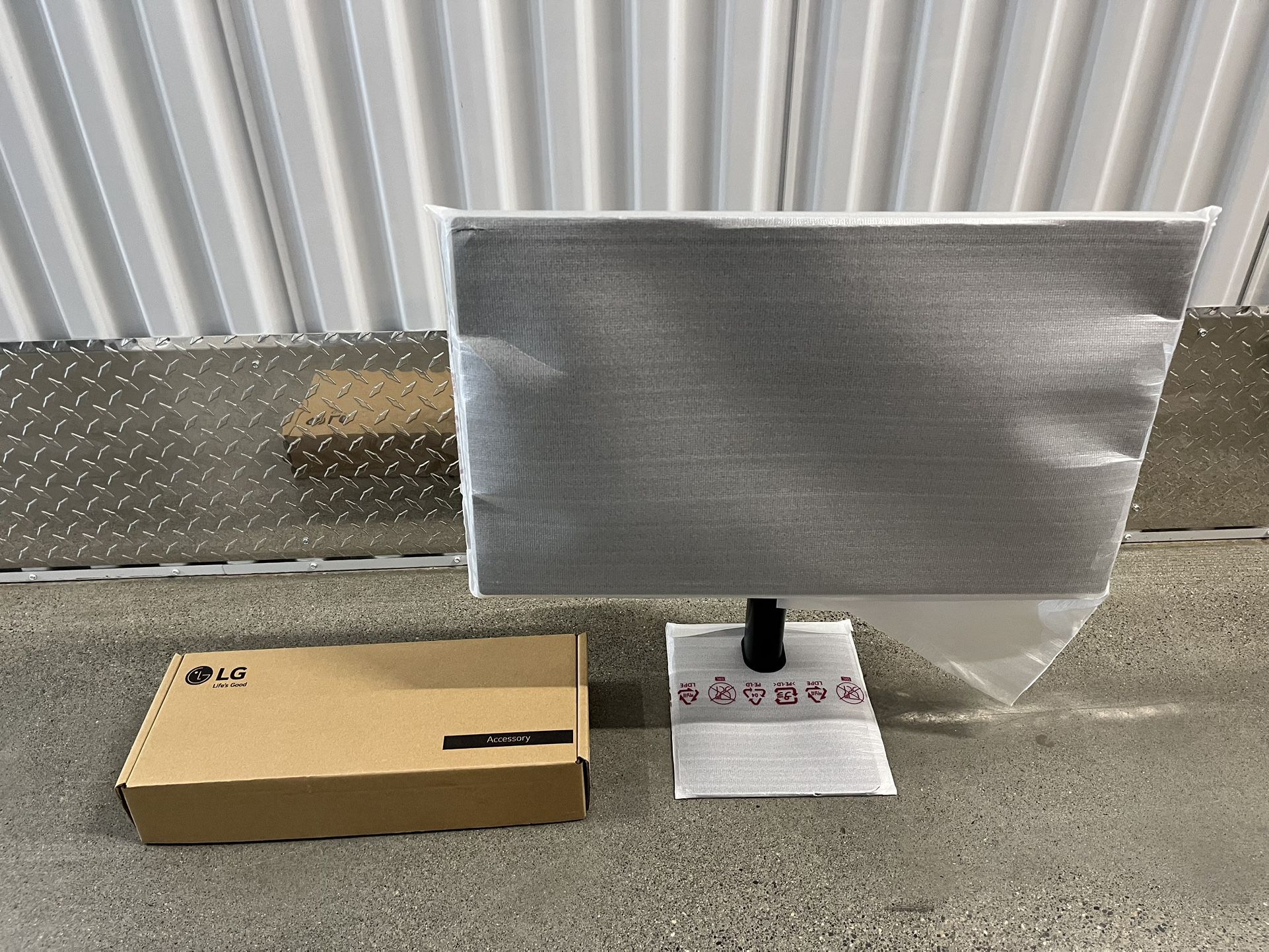 Brand New Flatscreen LG Monitor