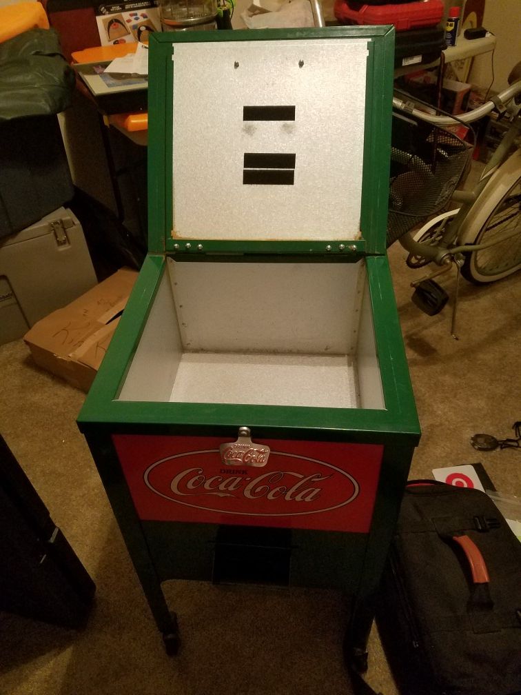 Coke cooler on wheels and its metal