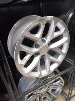 20x9 CHEVY RIMS 6 LUGS ON 33 12.50 20
