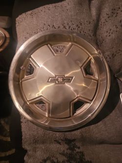 82 blazer hub cap