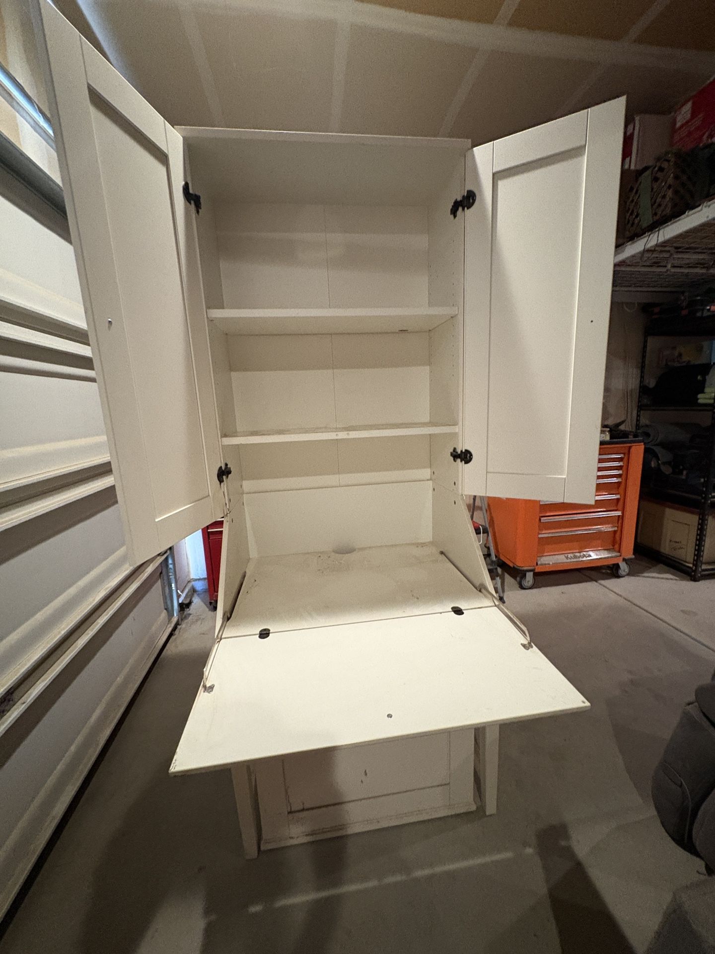 Desk / Cabinet