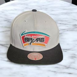 San Antontio Spurs Mitchell & Ness Hat White/Black Adjustable Snapback Cap