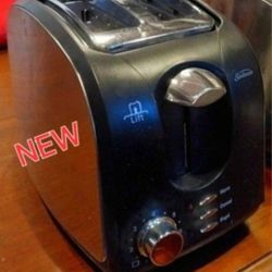  NEW 2 Slice Toaster in chrome/black  Made By SUNBEAM