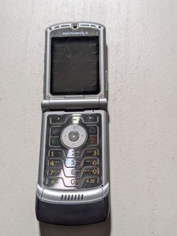 Motorola Razr Flip Phone – Working Condition