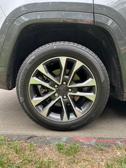 2022 Jeep Grand Cherokee Wheels and Tires