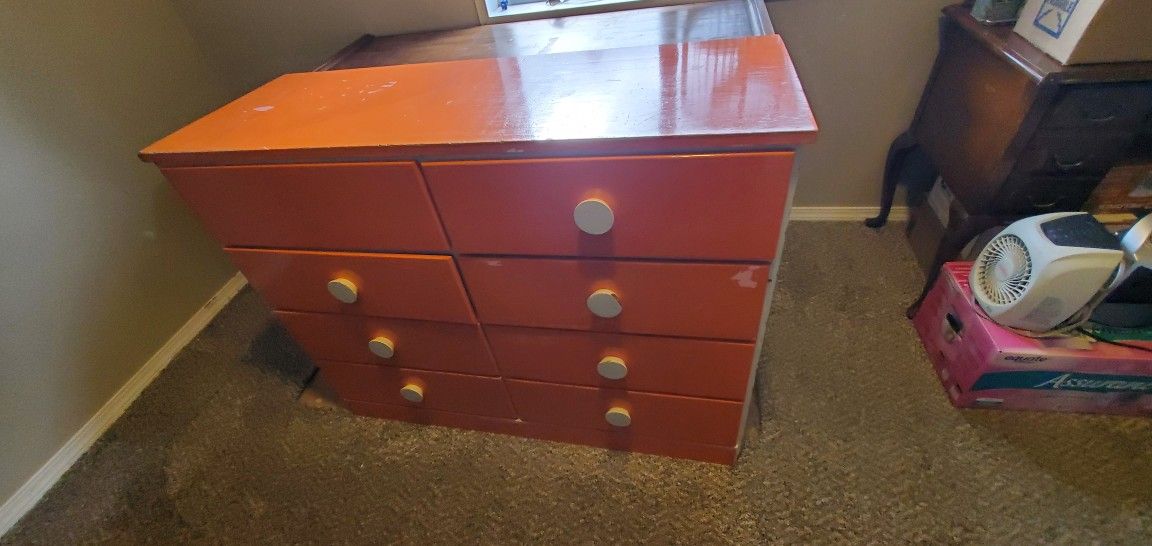 8 Drawer Dresser 