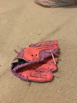 Rawlings girls pink softball glove 10” inches $5.00