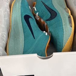 Men’s Nike Zoom GT Hustle 3 Basketball Shoes Size 12