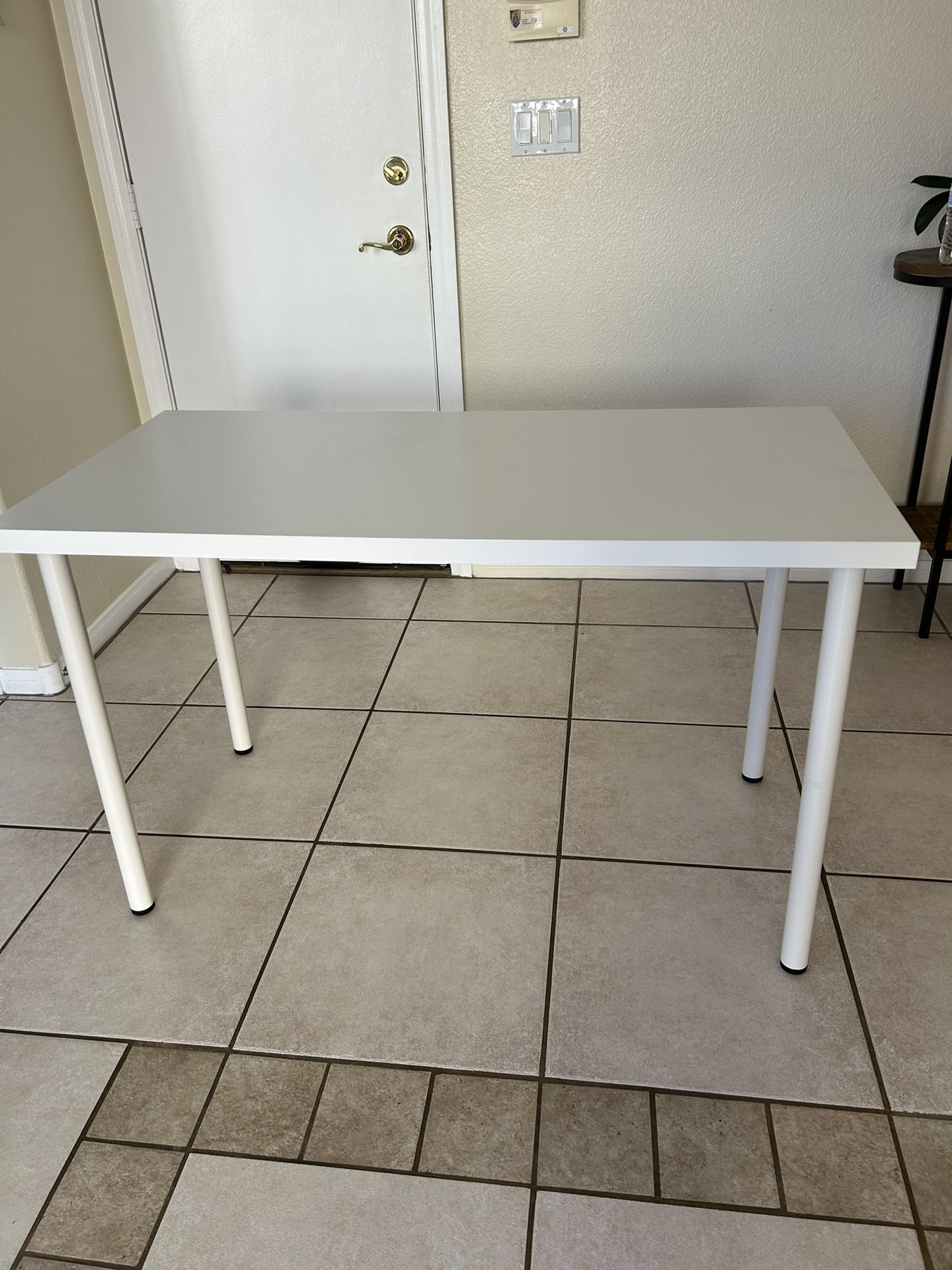 White Dining/Kitchen Table