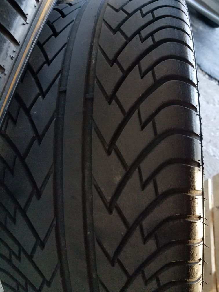 24 inch U2 35S CHROME RIMS ON CUSTOM MUSTARD N MAYO TIRES for Sale in