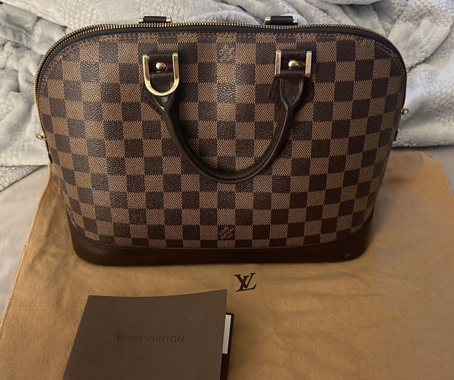 Louis Vuitton Wallet for Sale in The Bronx, NY - OfferUp