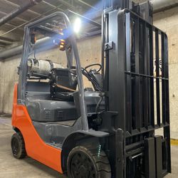 TOYOTA M8 forklift,4500 lb, 3 stage, side shift 