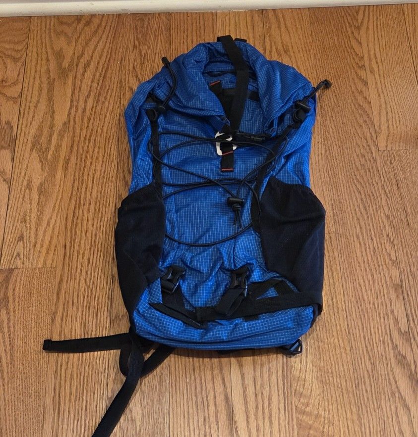 Hiking Backpack 25L Ultra Lightweight Day Pack (Blue)- New