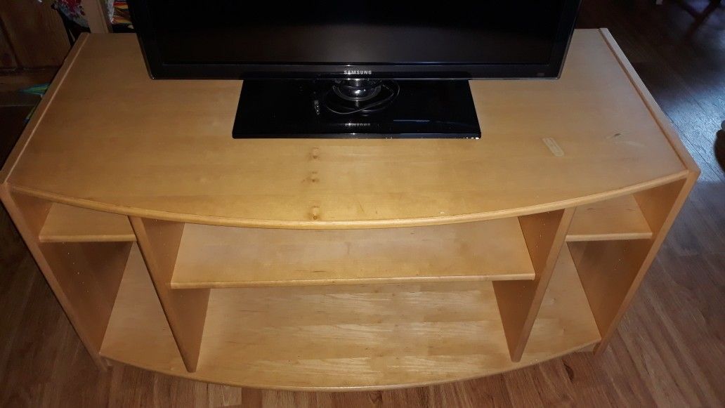 2011 Samsung TV and cabinet