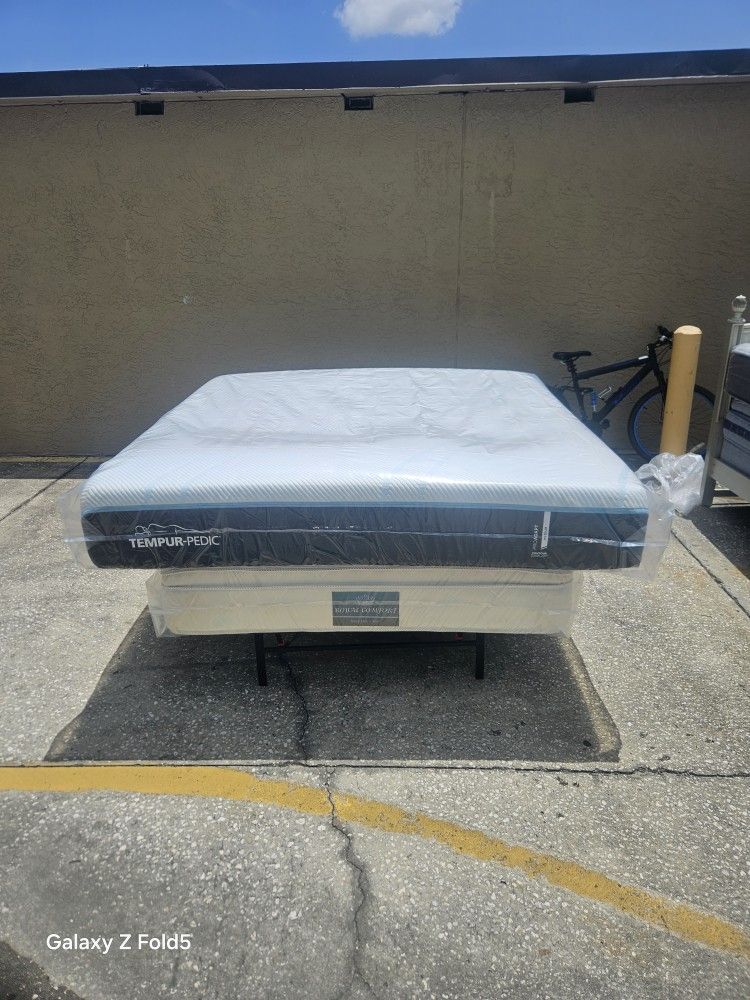 Brand New King Size Plush Tempur pedic Pro Adapt Firm Mattress In Plastics