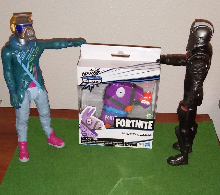 Like new Fortnite action Figures And Nerf Gun