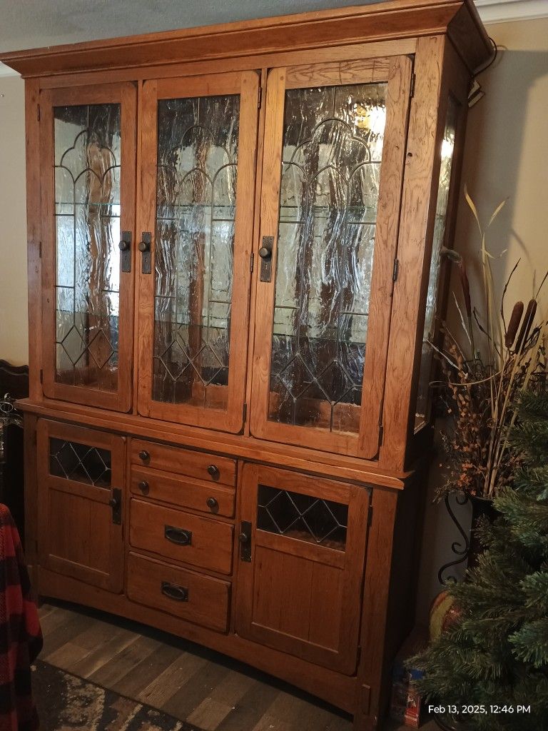 Broyhill Attic Heirloom China Cabinet