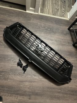 Ford Mustang Original OEM Upper Grille 24-25