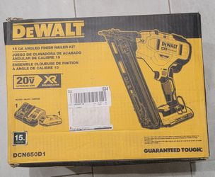 20V MAX XR Lithium-Ion Cordless 2-1/2 in. 15-Gauge Finish Nailer Kit with 2.0Ah Battery, Charger and Contractor Bag