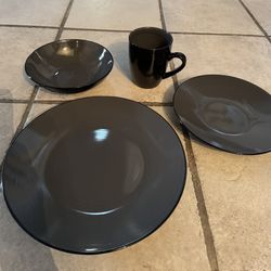 Dinnerware Set      (service for 8)