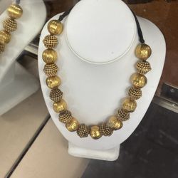 Elegant Beautiful Gold Beads Necklace 