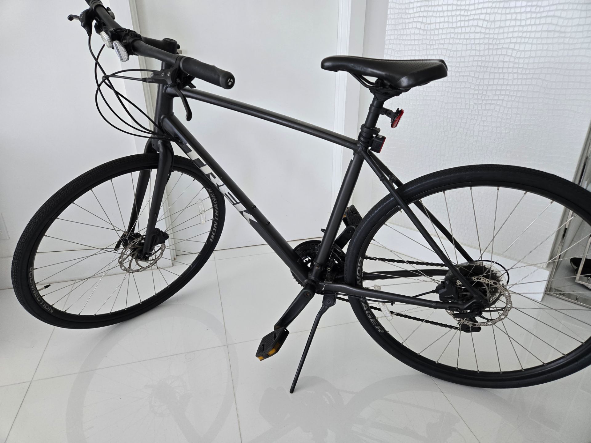Trek FX 2 Disc hybrid bike