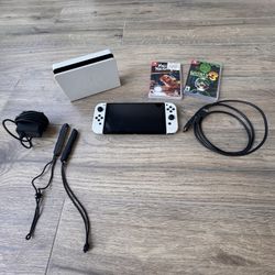Nintendo Switch + Luigi’s Mansion 3 + Hello Neighbor