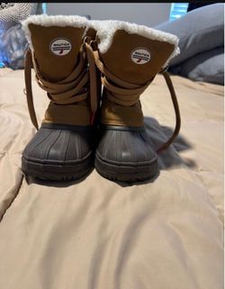 Winter Boots Kids size 4
