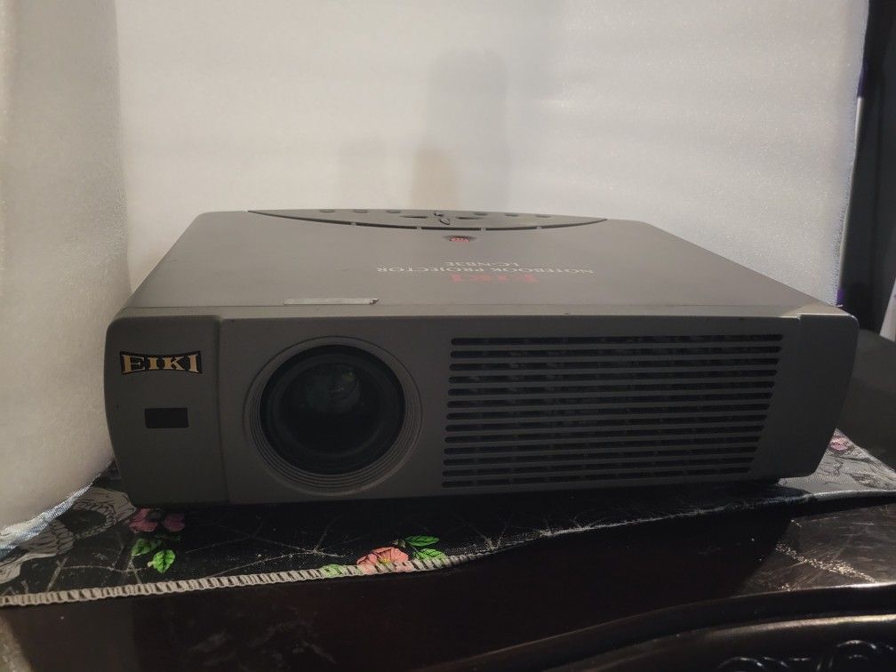 EIKI LC-NB3E 3LCD Projector - Acceptable Functional w/Power Cord