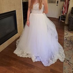 Wedding Dress Never Worn For Wedding Size 6 Sleeveless