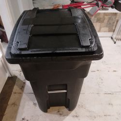 NEW 64 GALLON TOTER TRASH CAN