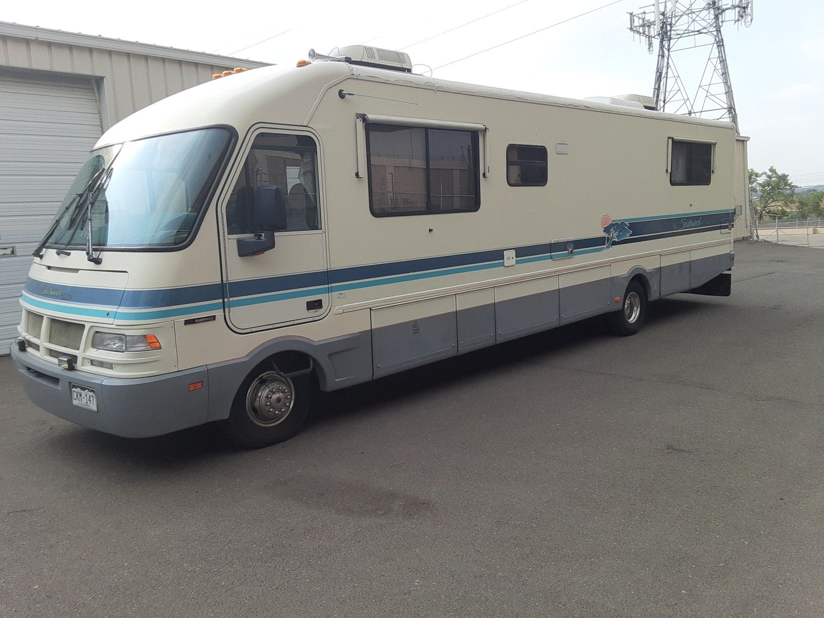 35 foot Class A motorhome Fleetwood 46000 miles like new condition