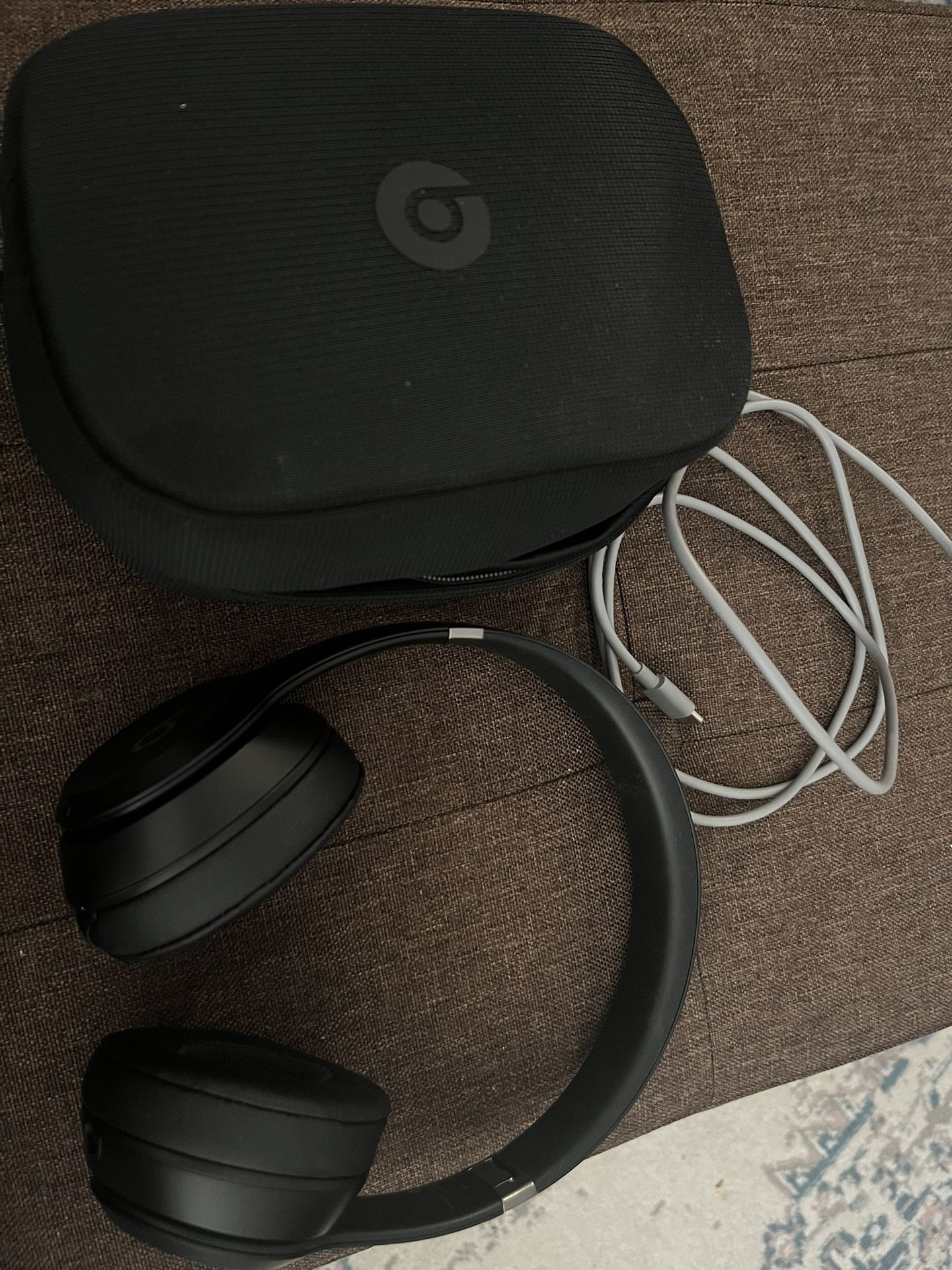 Beats Solo 3s New (open box)