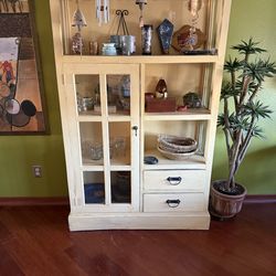 Click to see Multiple pieces of furniture