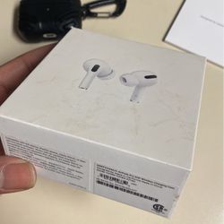 AirPod Pro With Wireless Charging Case