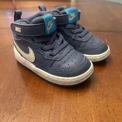 Size 6 Toddler Boy’s Nike High tops