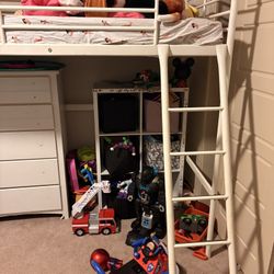 Bunk Bed With Twin Size Mattress 