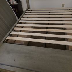 platform bed with 6 draws off white