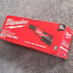 Milwaukee M12 12V Lithium-Ion Cordless 3/8 in. Ratchet (NEW)