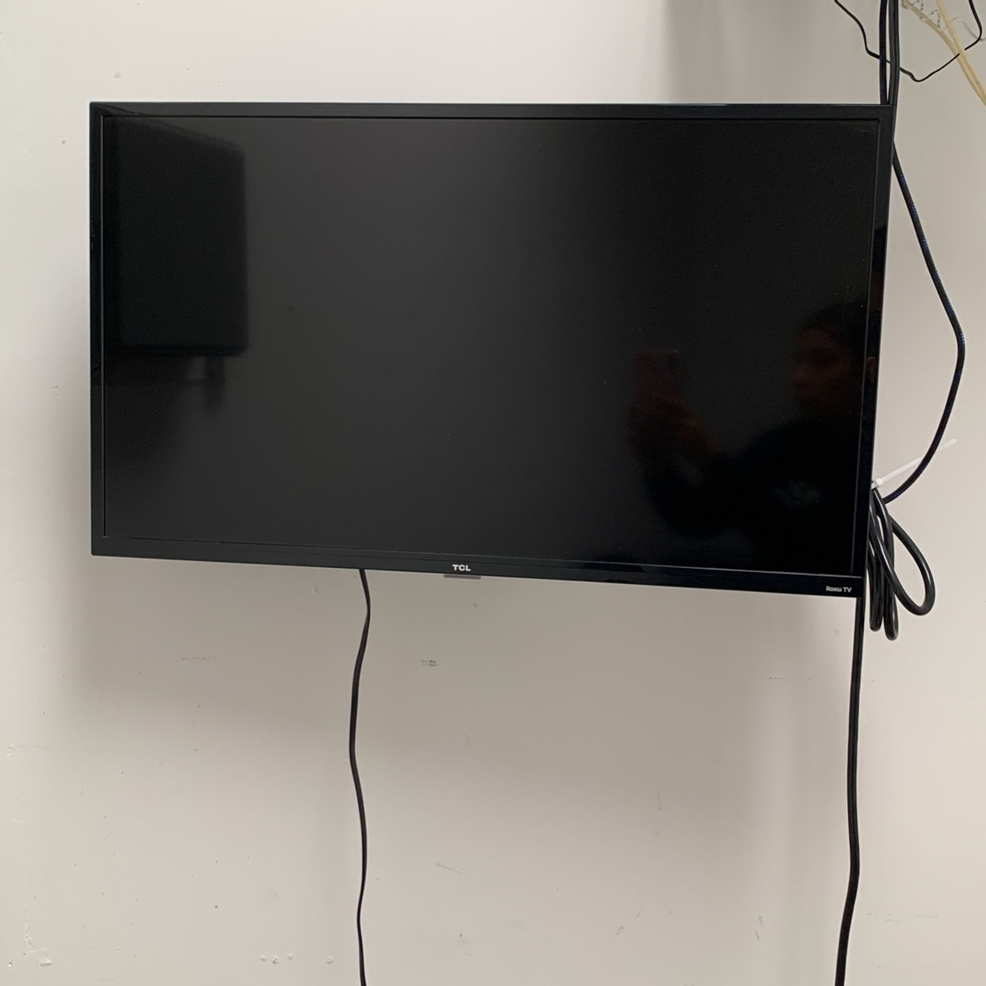 32 Inch TCL Roku TV With Wall Mount