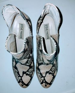 Womens STEVE MADDEN SIZE 8.5 CUTE HEELS,