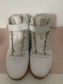 Men’s tennis shoes