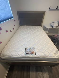 Full size bed set