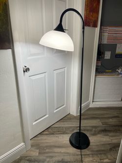 Floor Lamp Adjustable 71”H In Good Condition $20 Firm On Price