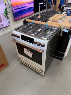 Brand New Café 30 Inch 5.6 Cu Ft 6 Burner Slide In Gas Range