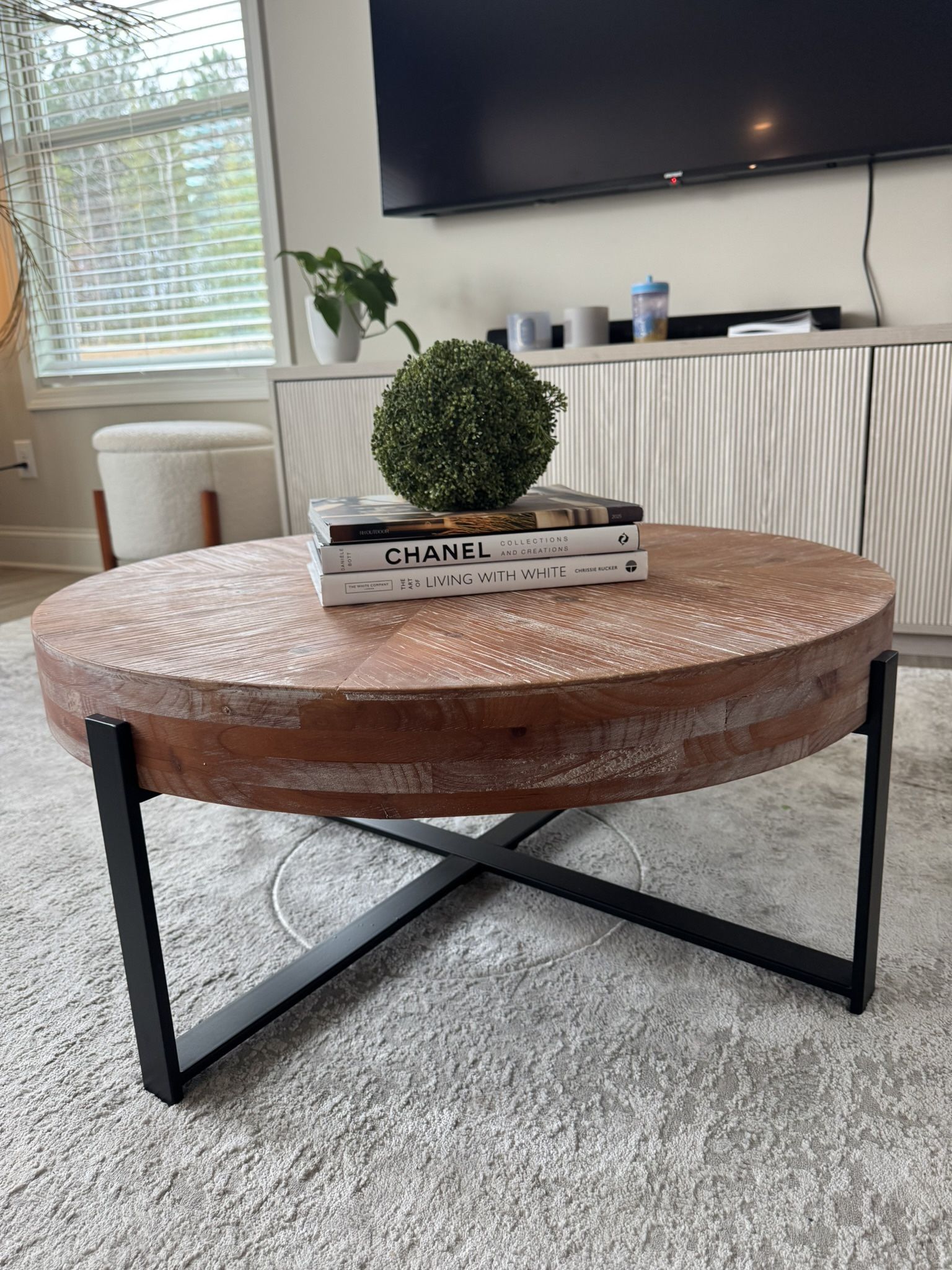 Round coffee table (NEW)