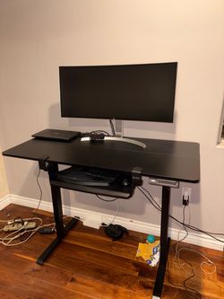 Electrical standing desk