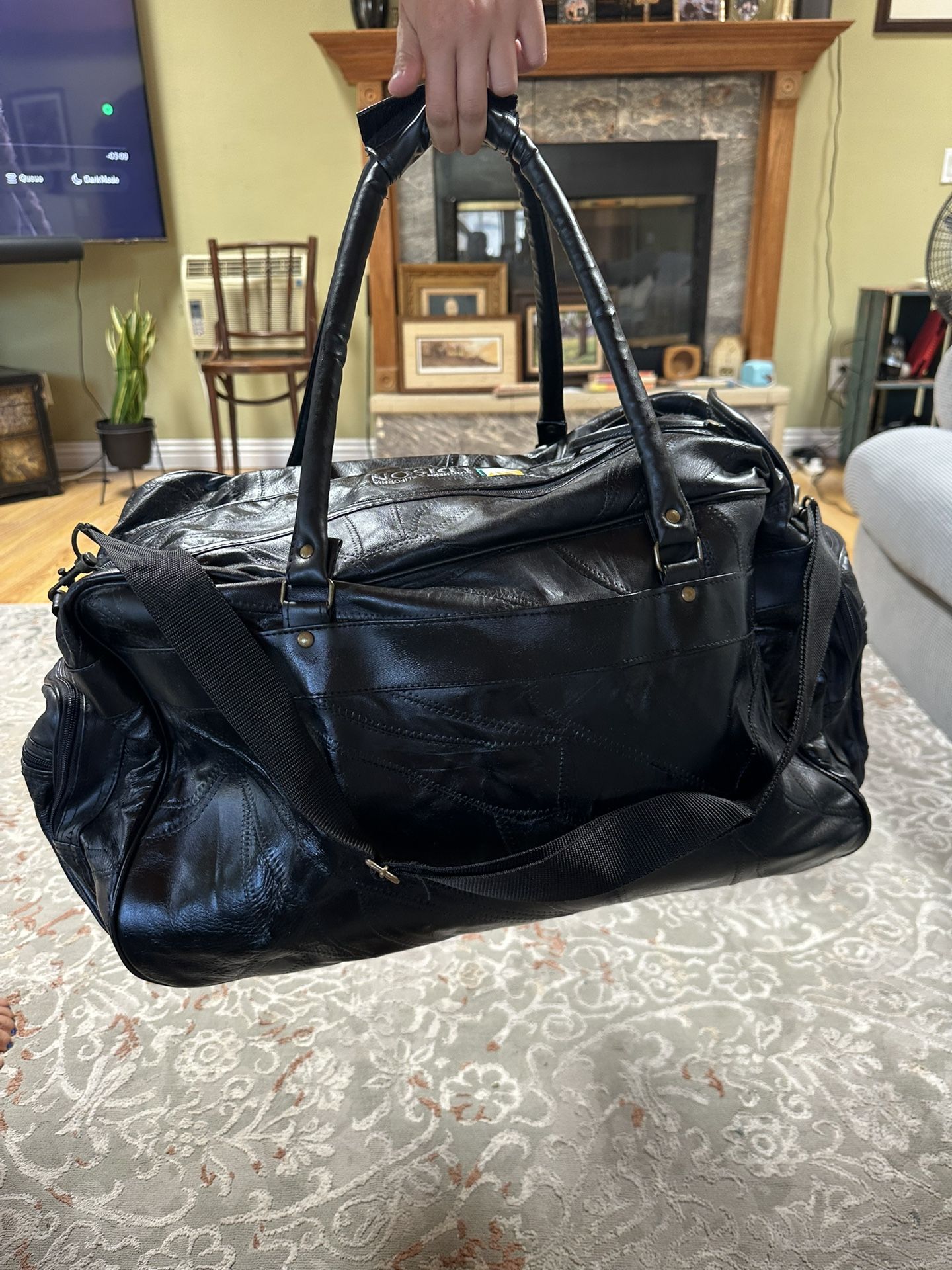Vintage Maxam / Embassy * USA 23 Inch Lambskin Leather Tote Gym Bag Item