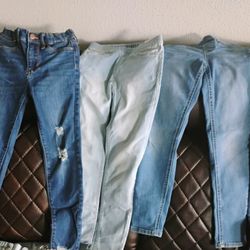 pantalones Para niña en muy buenas condiciones ami niña ya no le quedan sacados del closet casi todos son talla   8  en total de pantalones 13 pidió $