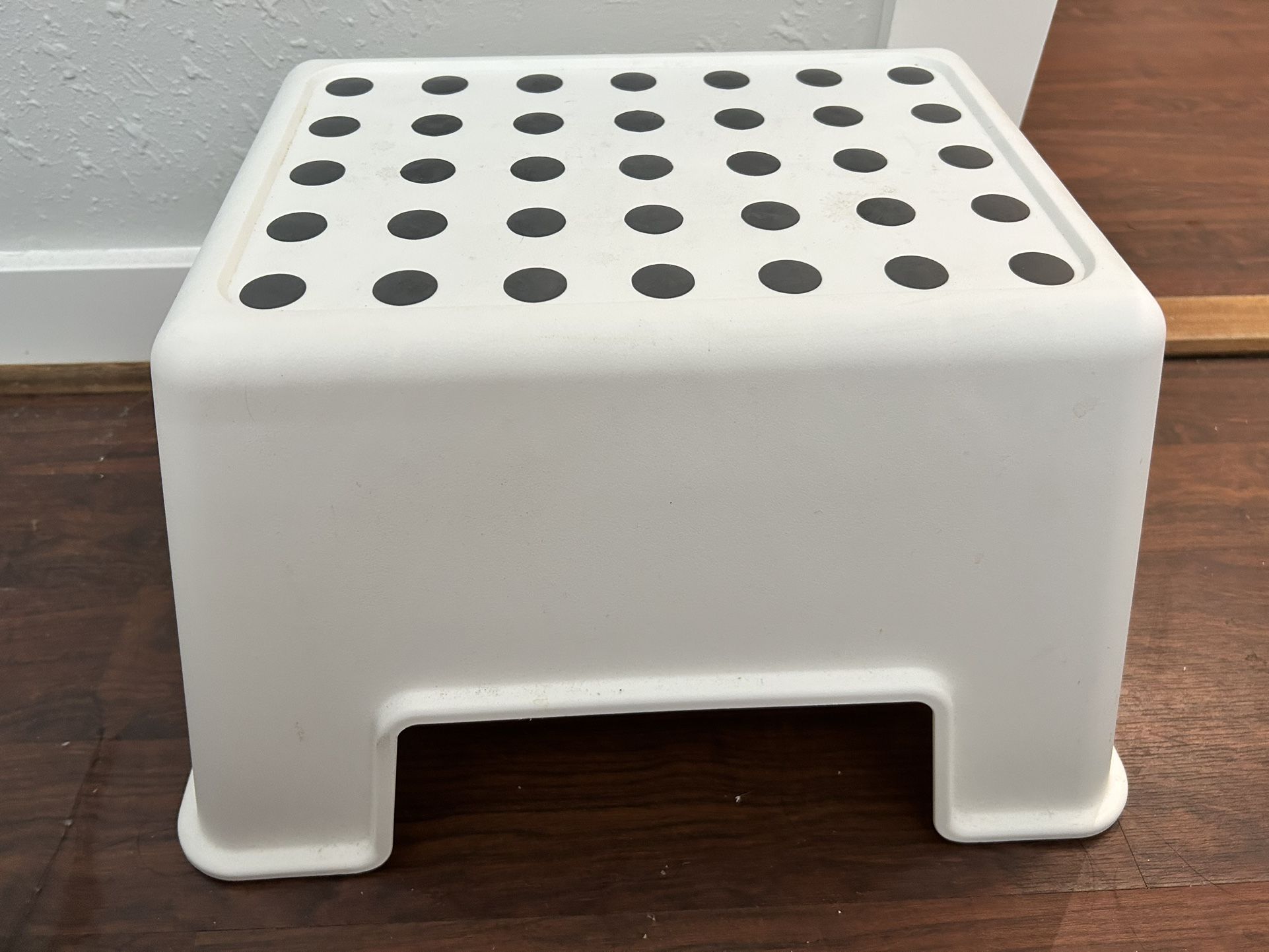 Stepping stool for free